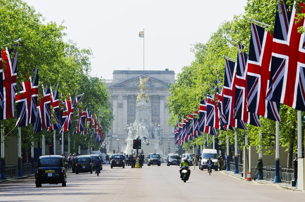 London: Buckingham Palace, Big Ben & Westminster Abbey - London