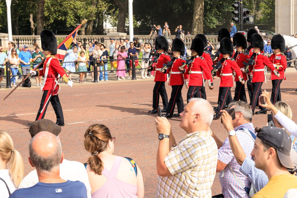British Royalty Walking Tour (Including The Changing Of The Guard)